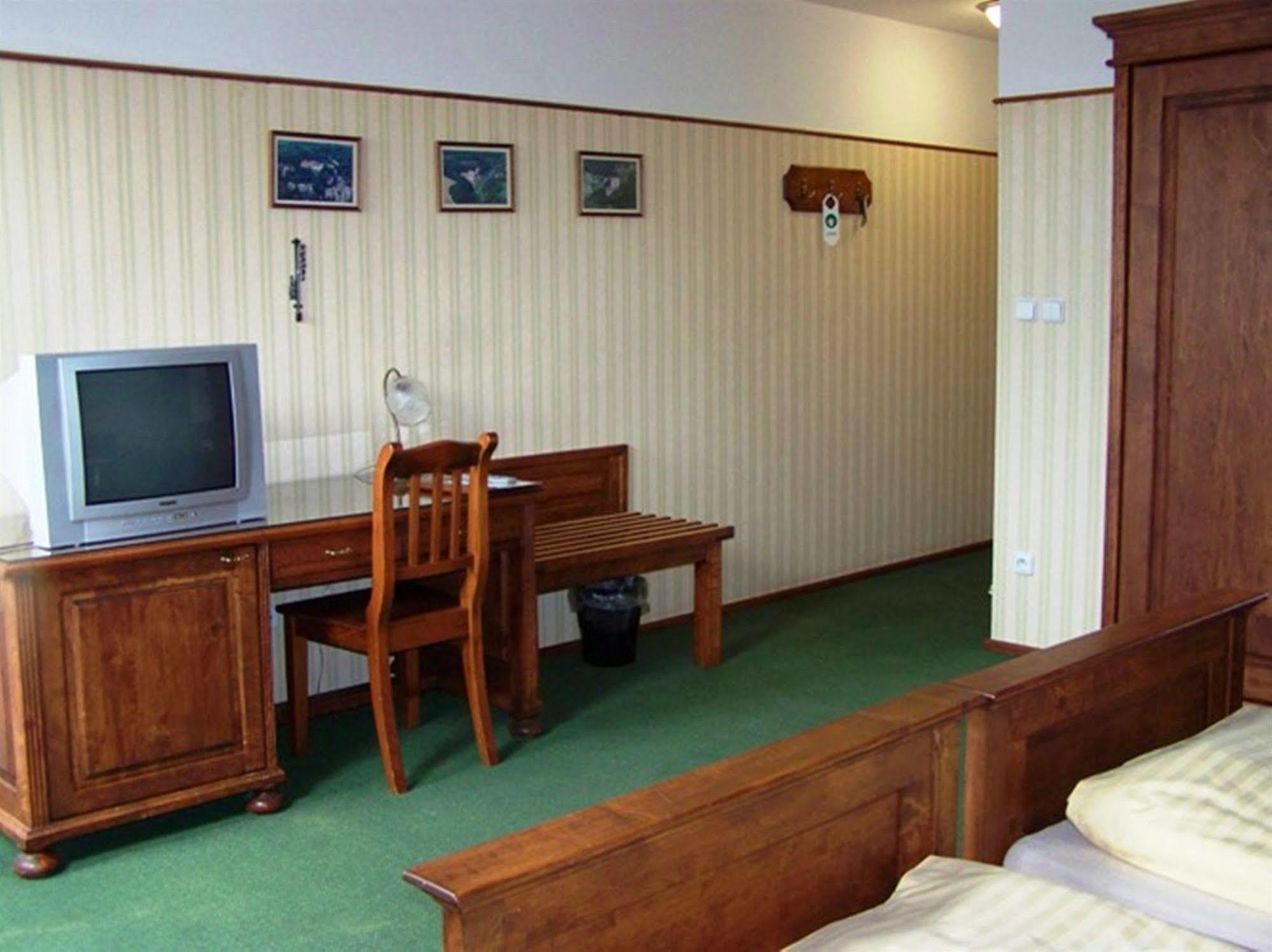 Hotel Pariz Jičín Екстериор снимка