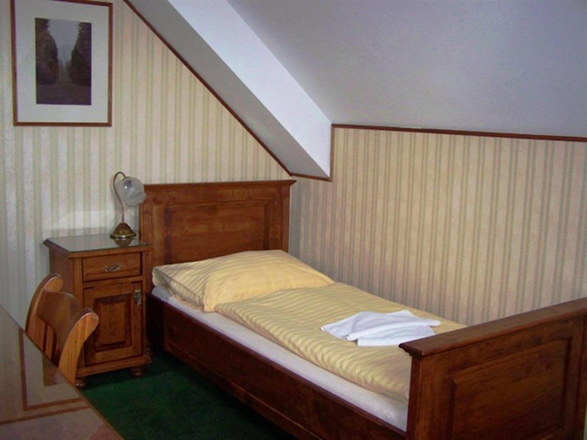Hotel Pariz Jičín Екстериор снимка