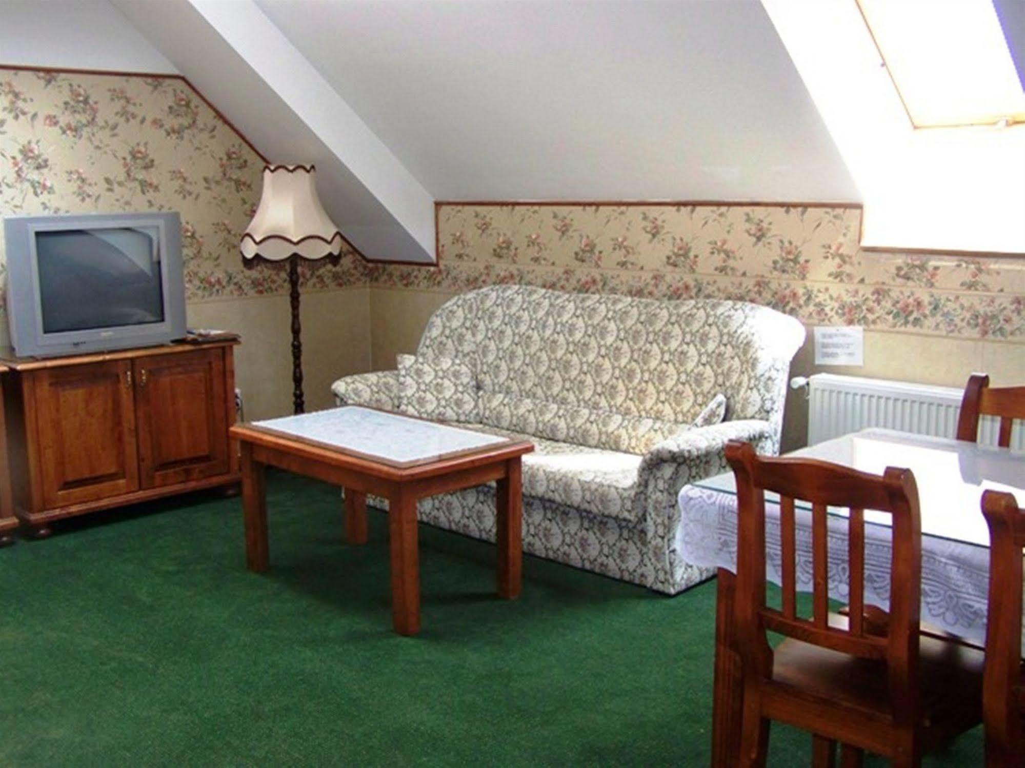 Hotel Pariz Jičín Екстериор снимка