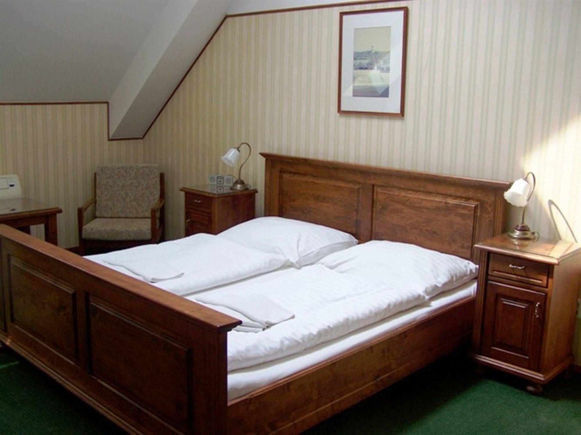 Hotel Pariz Jičín Екстериор снимка